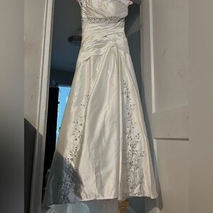 Elegant White Wedding Dress